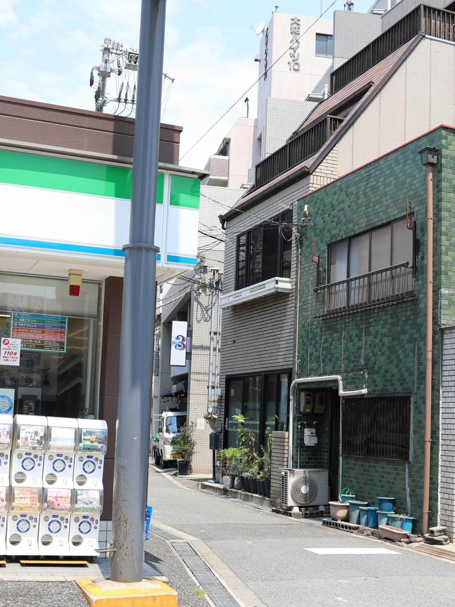Guesthouse Yours Osaka Eksteriør billede